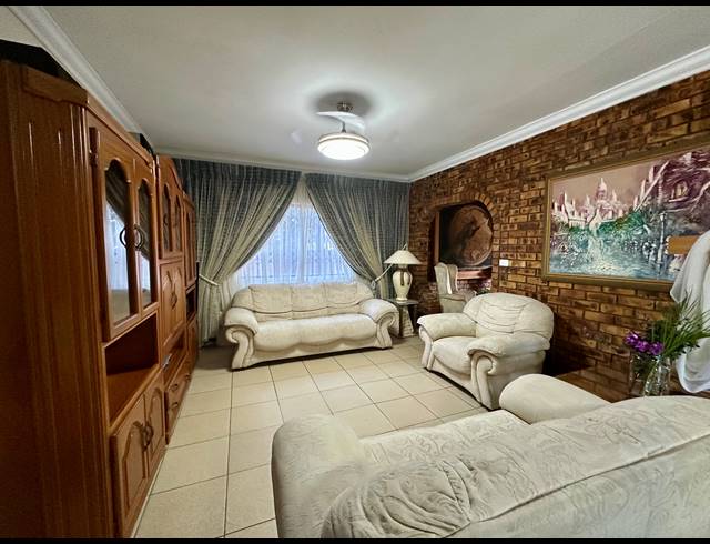 3 BEDROOM HOUSE FOR SALE IN MEER EN SEE